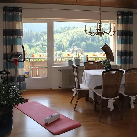 Ferienwohnung Schwarzwaldgluck شقة تيتيسي نيوستادت